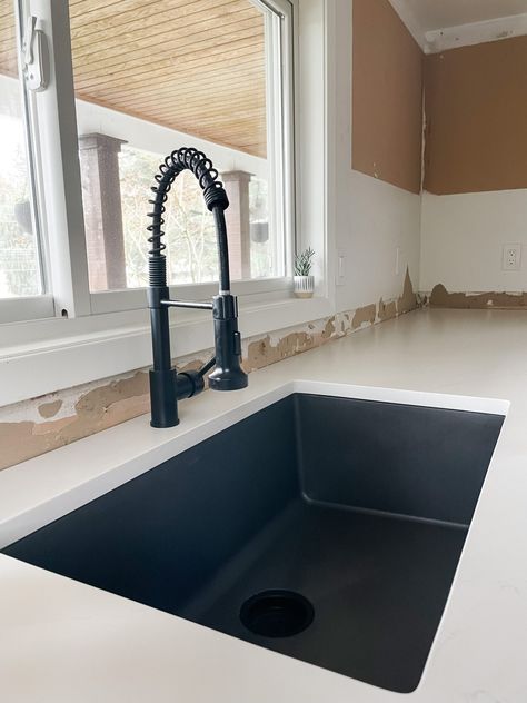 White Quartz Countertop Kitchen, Black Undermount Sink, Black Concrete Countertops, Black Sink Kitchen, Black Undermount Kitchen Sink, Lighting Above Sink, Blanco Silgranit Sink, Blanco Sink, Blanco Sinks