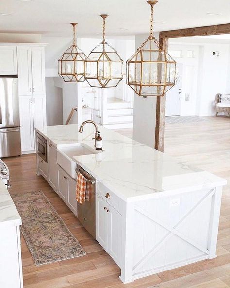 Kitchen With Long Island, Kitchen Island With Sink, Unique Kitchen Design, Sink In Island, Kitchen Design Pictures, Farmhouse Kitchen Island, Kitchen Island Decor, Modern Kitchen Island, Decor Ikea