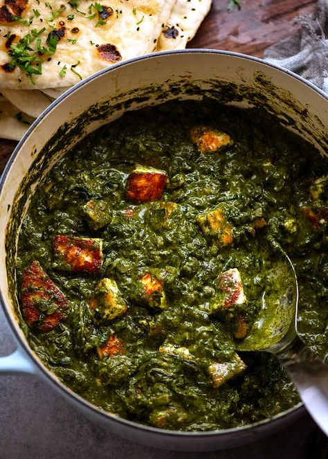 Pot of freshly made Palak Paneer, ready to be served Indian Palak Paneer, Healthy Palak Paneer, Tofu Palak Paneer, Sagg Paneer Recipe, Spinach Indian Dish, Spinach And Paneer Recipes, Indian Spinach Curry, Paneer Spinach Recipes, Spinach And Paneer Curry