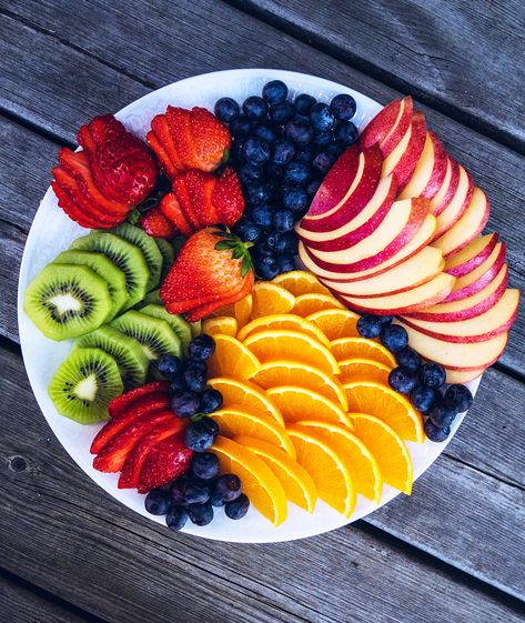 Orange Fruit Platter, Fruit Bored, Mini Fruit Platter, Fruit Platter Small, Small Fruit Platter Ideas, Birthday Fruit Platter Ideas, Fruit Platter Aesthetic, Fruit Plate Aesthetic, Fancy Fruit Platter Ideas