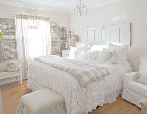 17 Spectacular Shabby Chic Bedroom Designs That Youre Gonna Love White Shabby Chic Bedroom, Country Chic Bedroom, Junk Chic Cottage, Chic Bedroom Design, Shabby Chic Decor Bedroom, Chic Bedroom Decor, Shabby Chic Dresser, Decor Shabby Chic, Dekorasi Kamar Tidur