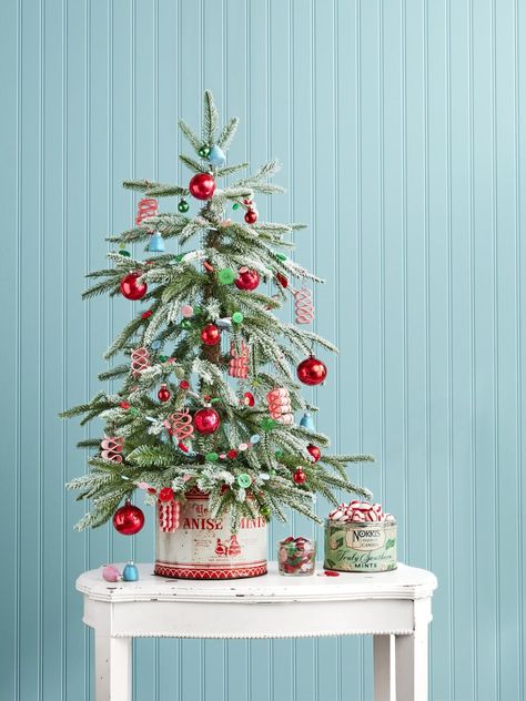 Vintage Candy Tin Tree Standcountryliving Candy Christmas Tree, Small Christmas Tree, Crafty Christmas, Christmas Centerpieces Diy, Country Christmas Decorations, Easy Christmas Decorations, Astuces Diy, Christmas Tree Inspiration, Diy Christmas Decorations Easy