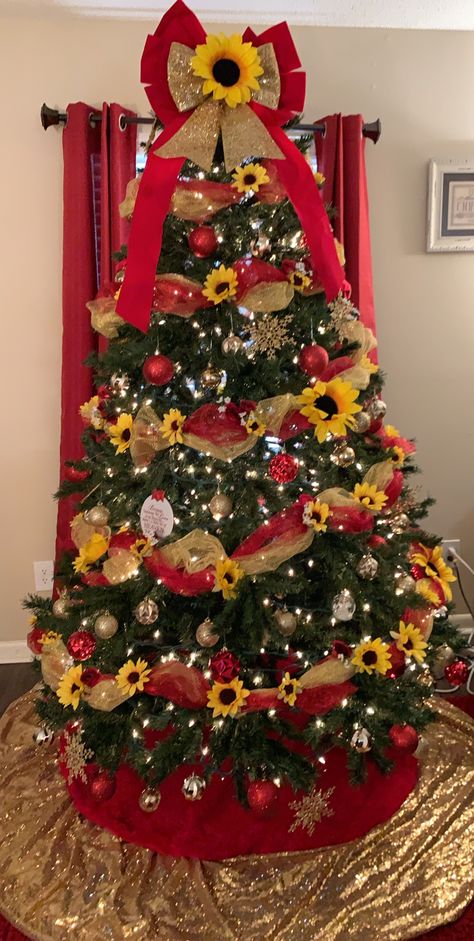 Sunflower Theme Christmas Tree, Sunflower Christmas Tree Ideas Themed, Christmas Tree Sunflowers, Sunflower Tree Decorations, Sunflower Christmas Ornament, 49er Christmas Tree Ideas, Sunflower Christmas Decorations, Sunflower Christmas Tree Ideas, Christmas Tree With Flowers