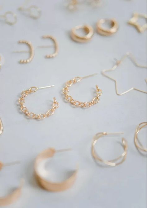 Earring Trends 2022, Rose Gold Cuff Bracelet, Serpent Jewelry, Horseshoe Earrings, Popular Earrings, Front Back Earrings, Earring Trends, Link Earrings, Dainty Chain