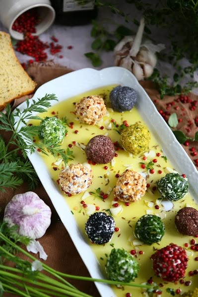 Marinated Labneh Lebanese Starters, Labneh Platter, Middle Eastern Snacks, Labneh Recipe, Taste Of Home Recipes, Appetizers Easy Finger Food, Eastern Cuisine, Lebanese Recipes, Vegan Appetizers