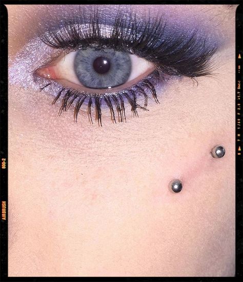 Surface Piercing Idea Surface Face Piercing, Surface Piercing Face, Piercing Aesthetic, Piercing Face, Skin Piercing, Surface Piercing, Face Piercings, Airbrush App, Cute Piercings