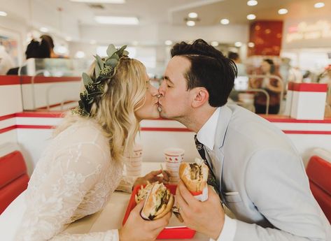 Pizza Wedding Photoshoot, Fast Food Wedding Photos, Diner Wedding Photos, Wedding Fast Food, Diner Engagement Photos, Dog Wedding Photos, Vegas Photoshoot, Pops Diner, Pizza Wedding