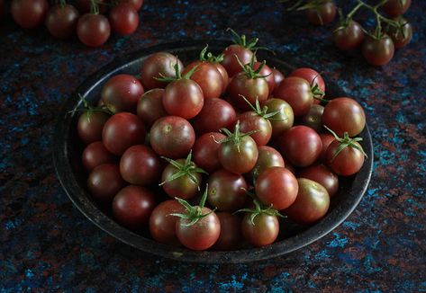 Tomatoes, tomatoes, tomatoes + black cherry tomato sauce Black Tomatoes Recipes, Black Cherry Tree, Heirloom Garden, Black Cherry Tomato, Store Produce, Cherry Tomato Plant, Fruit Bearing Trees, Cherry Tomato Sauce, Marinated Tomatoes