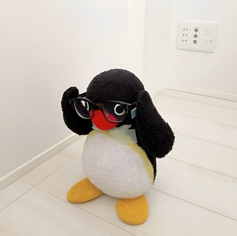 Pingu Pfp, Pingu Aesthetic, Pingu Icons, Penguin With Headphones, Pingu Cute, Aesthetic Rats, Pingu Plush, Penguin Pfp, Noot Noot Pingu