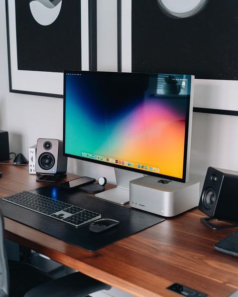 Oliur on Instagram: "If I didn’t need a MacBook I would definitely be using a Mac Studio. Wallpaper from my gradients pack." Apple Mac Studio Setup, Mac Studio Setup, Apple Mac Studio, Mens Home Office, Imac G4, Workspace Aesthetic, Win Lotto, Studio Wallpaper, Monitor Setup