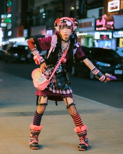 Dark Decora Fashion, Dark Decora Fashion Outfits, Dark Decora Kei, Harajuku Outfits Black, Decora Fashion Outfits, Decora Outfits, Dark Decora, Colorful Punk, Maximalist Outfits