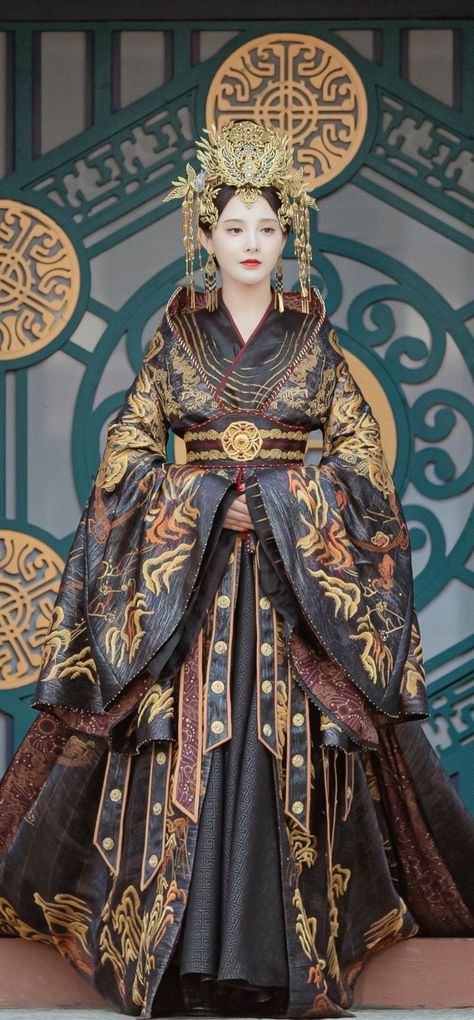 Chinese Empress Dress, Korean Palace, Empress Dress, Chinese Empress, Chinese Clothing Traditional, Chinese Fancy Dress, Korean Princess, Traditional Chinese Clothing, Dynasty Clothing