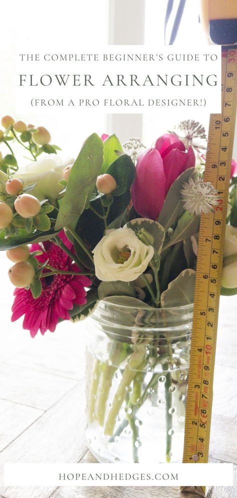 The best simple flower arranging tips for a pro floral designer! You can make gorgeous floral arrangements even if you are a beginner. This guide makes it easy! Basic Flower Arranging Tips, Fresh Floral Arrangements Diy, Diy Simple Flower Arrangements, How To Make Flower Arrangements Diy, Floral Arranging For Beginners, Floral Arrangement Tips, Floral Arrangement Diy, Arranging Flowers In A Vase Diy, Small Floral Arrangements Diy