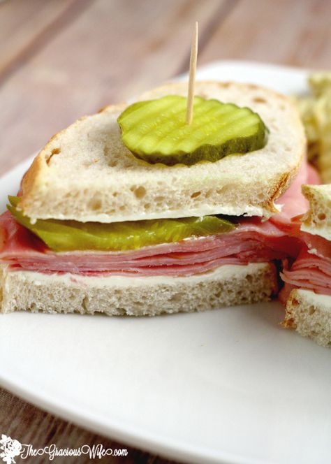 Dill Pickle Ham Sandwiches are a spin-off of the ham, cream cheese, and dill pickle roll up appetizers, that makes it okay to eat this tastiness every day, instead of just a holiday or party! Roll Up Appetizers, Sandwiches Cold, Pickle Appetizer Recipes, Pickle Sandwich, Ham Sandwich Recipes, Cold Sandwich Recipes, Pickle Appetizers, Ham Wraps, Homemade Ham