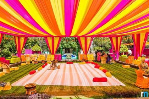 There is one thing that surely garners a lot of attention and when it comes to wedding decor and people have been giving it a miss. Here are some stunning Haldi Mandap, Haldi Decoration, Indian Wedding Theme, Mehendi Decor Ideas, Wedding Ceremony Traditions, Mandap Decor, Desi Wedding Decor, Marriage Decoration, Mehndi Decor