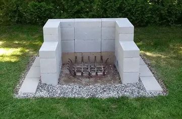 [DIY] Cinder Block Fire Pit Ideas, Cost And Plans - Clever Patio Fire Pit Out Of Cinder Blocks, Cedar Block Ideas, Cinder Block Ideas Outdoors, Cinderblock Fire Pit Diy, Fire Pit Ideas Backyard On A Budget, Cinder Block Ideas, Barbeque Area, Backyard Fire Pit Ideas, Fire Pit Plans