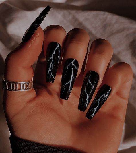 Simple Dark Acrylic Nails, Black Nail Designs Coffin Shape, Dark Aethstetic Nails, Nail Design Inspo Square, Black Nails Asthetics, Messy Nails Aesthetic, Halloween Nails Acrylic Coffin Simple, Dark Feminine Nail Ideas, Black Summer Nails Designs