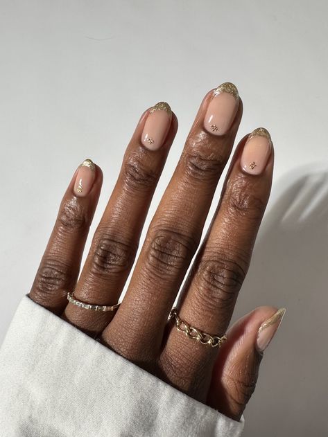 Gold nail tips and nail art Gold Tipped French Nails, Nude With Gold Nails, Gold Chrome French Tip Nails, Gel Nails Gold, Gold French Manicure, Short Nails Inspo, 3d Gel Nails, Golden Nail Art, Colored French Tips