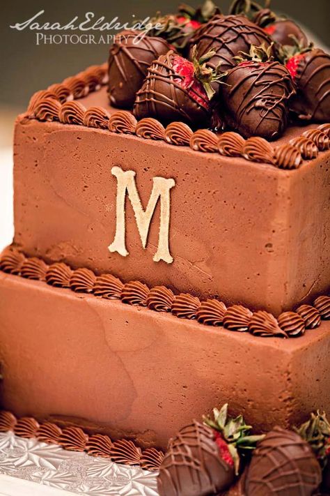 Ou Grooms Cake, Square Grooms Cake, Classy Grooms Cake, Grooms Cake Ideas Simple, Grooms Cake Ideas, Chocolate Grooms Cake, Groomsman Cake, Grooms Table, Tiger Cake