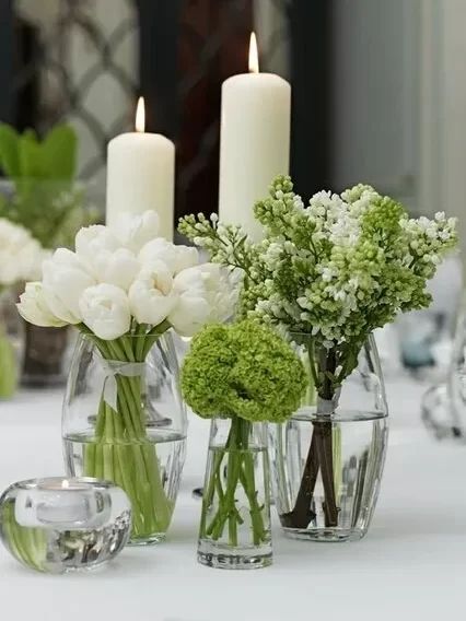 Flowers And Candles, Tulip Wedding, Tafel Decor, Table Flower, Wedding Table Flowers, Chic Flowers, Wedding Table Decorations, Center Pieces, Wedding Table Centerpieces