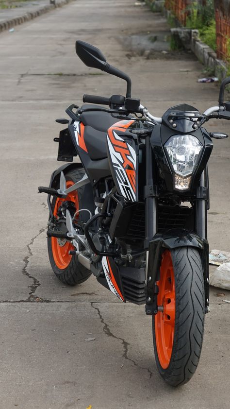 Ktm Bike, Duke 200, Ktm Duke 200, Duke Bike, Bike Drawing, Editing Video, Bride Photography Poses, Ktm Duke, Bike Photo