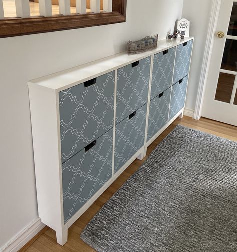 Peel and stick wallpaper on a couple of Ikea Ställ shoe cabinets creates a whole new look! Wallpaper Cabinets, Ikea Shoe Cabinet, Ikea Shoe, Hack Ikea, Hall Ideas, Shoe Cupboard, Dining Interior, Shoe Cabinets, Small Apartment Interior