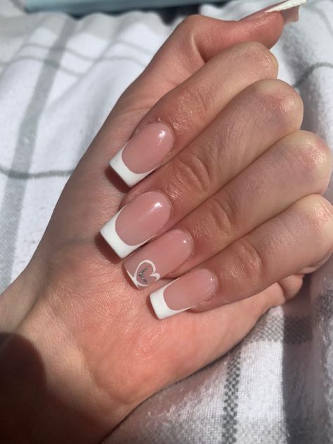 French Tip Nails With Heart And Initial, Cute Nails For Volleyball Players, Nails Short Initial, Simple Nail With Initial, French Tip Acrylic Nails With Letter, Initial Nails With Heart, Initial Heart Nails, Acrylic Nail Inspo With Initial, Nails W His Initial