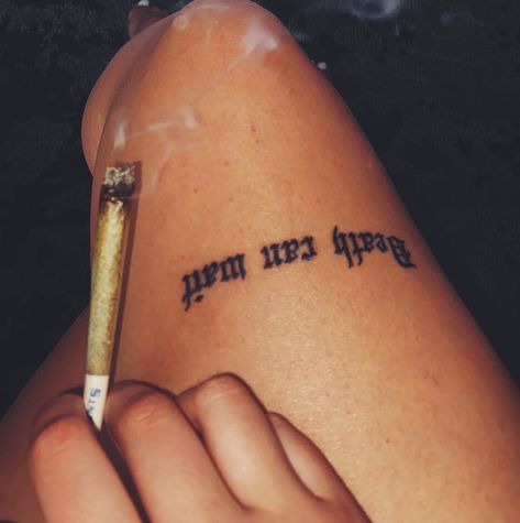 Clever Knee Tattoo, Tattoo Above The Knee Women, Surrounding Knee Tattoo, Fine Line Tattoo Above Knee, Top Knee Tattoo, Above The Knee Tattoo Ideas Words, Tattoo Baddie Aesthetic, Cute Above The Knee Tattoos, Leg Tattoo Above Knee