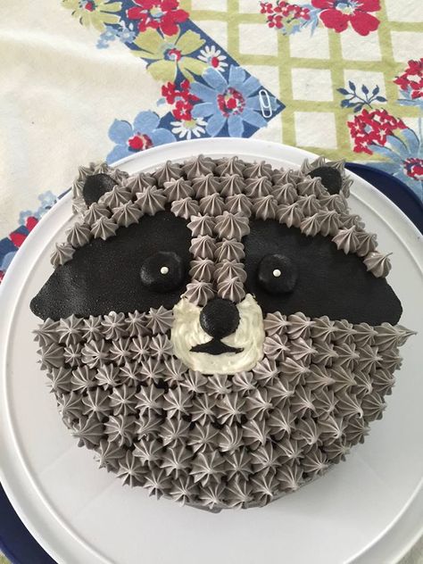 Raccoon Cake Ideas, Raccoon Party Ideas, Raccoon Cake Birthday, Raccoon Birthday Party, Animal Face Cake, Birthday Raccoon, Raccoon Cake, Raccoon Party, Woodland Animal Cake