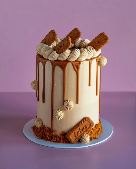 Biscoff Wedding Cake, Biscoff Cake Design, Lotus Biscoff Cake Design, Chocolate Biscoff Cake, Biscoff Birthday Cake, Biscoff Caramel, Lotus Biscoff Cake, Buttercream Drip, Treacle Sponge