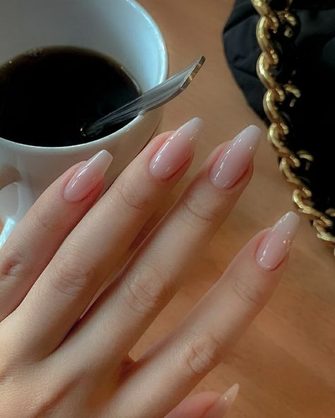 Sleek Acrylic Nails, Pretty Sns Nails, Mid Length Coffin Acrylic Nails, American French Tip Nails, Nature Nails Ideas, Bare Acrylics, Natural Acyrilics Nails, Work Nails 2023, Cute Natural Acrylic Nails