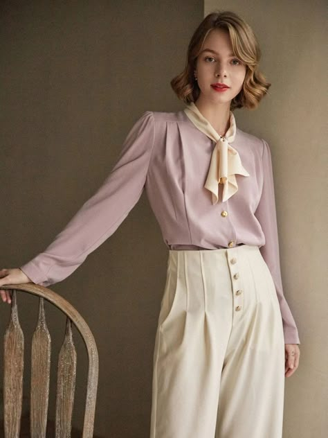 Modern Vintage Clothing Styles, Vintage Blouse Aesthetic, Outfits For Older Women, Vintage Style Blouses, Blouse Simple, Poet Blouse, Look Retro, Simple Retro, Retro Mode