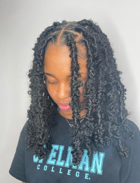 Short Hair Butterfly Locs Hairstyle Locs Big Forehead, Butterfly Locs Hairstyles, Short Butterfly Locs, Butterfly Locs Hairstyle, Hair Butterfly, Distressed Locs, Trendy Updos, Protective Hair, Butterfly Locs