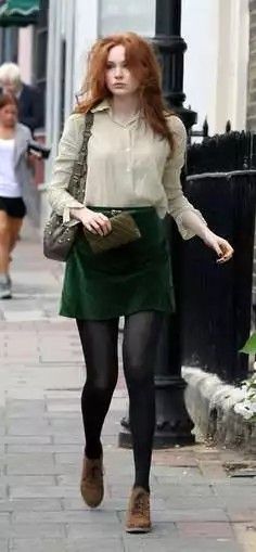 Messy Hairstyle, Karen Gillian, Beige Blouse, Karen Gillan, Skirt Shoes, Brown Shoes, Velvet Skirt, Mode Inspo, 가을 패션