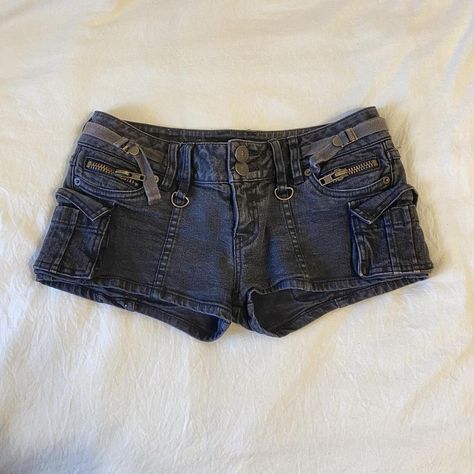 Y2k Grunge Shorts, Men Punk Outfits, Aesthetic Skirts, Depop Clothes, 2000 Clothes, 00s Mode, Black Japanese, Girl Y2k, Winter Y2k