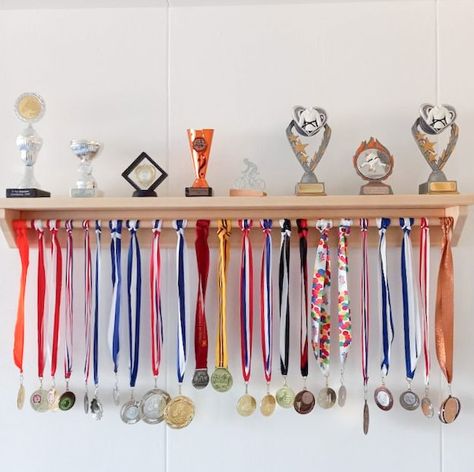 Medal stand