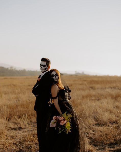 Happy October 🎃👻😈🖤 A year later and I’m still loving this shoot 😍 Styled by: @victoriaperezphoto for @sdphoto.co MUA: @makeupbymagely Florals: @lwf_floraldesign Models: @jenn_thomp1286 @ethomp0982 #sandiegoweddingphotographer #californiaphotographer #halloween2024 #october2024 #halloweenmakeup #socalstyledshoot Skeleton Couple Photoshoot, Halloween Wedding Photos, Spooky Shoot, Skeleton Couple, Happy October, Couple Photoshoot, Halloween Wedding, Wedding Poses, Engagement Shoot