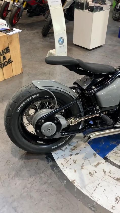 Motos Bobber, Custom Bikes Cafe Racers, Suzuki Cafe Racer, Cafe Racer Moto, Honda Scrambler, Best Motorbike, Scrambler Custom, Cb 750, Bike Photoshoot