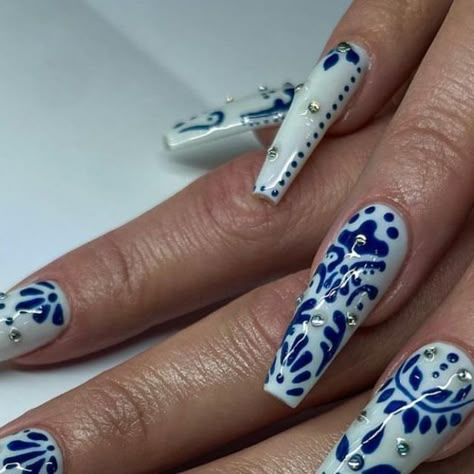 Fine China Nail Art, China Pattern Nails, Blue China Nails, Fine China Nails, Porcelain Nail Art, Porcelain Nails, Lavish Nails, Icy Nails, Ongles Design