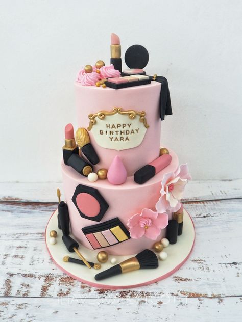 Custom Cake: Make Up #ihavesweettooth #ihstfondantcakes #cookieartistmalaysia #cakeartistmalaysia #igcakes #sayajualkek #ihavesweettooth #klbaker Glamour Cake, Makeup Birthday Cakes, Eid Cake, Happy Birthday Cake Images, Make Up Cake, 18th Birthday Cake, Cakes For Women, Barbie Cake, Cake Boss