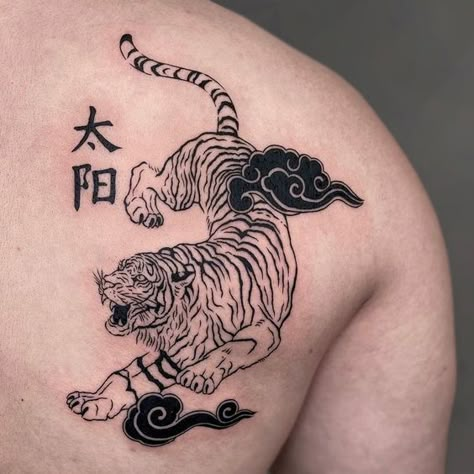 15 Japanese Tiger Tattoo Ideas - besttattoo.wiki - Unveiling Exquisite Ink Art Tiger Tattoo Back, Japanese Tiger Tattoos, Tiger Tattoo Ideas, Tiger Head Tattoo, Dynamic Tattoo, Japanese Tiger Tattoo, Tiger Tattoos, Create A Tattoo, Japanese Tiger