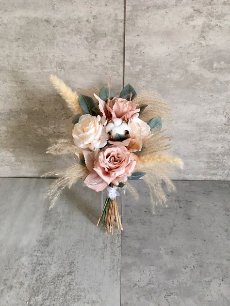 Papas Grass Bouquet, Rustic Pink Bouquet, Flower Bouquet With Pampas, Pampas Eucalyptus Rose Bouquet, Cinnamon Rose Bridal Bouquet, Pampas And Rose Bouquet, Rustic Hand Bouquet Wedding, Dusty Pink Fall Wedding, Bride Bouquets Boho