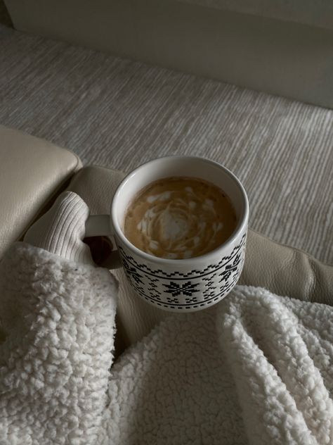 #coffee #cozy #christmas #mug #aesthetic November Aesthetic Winter, Beige Cozy Aesthetic, Cosy Coffee Aesthetic, Christmas Mug Aesthetic, Coffee Winter Aesthetic, Warm Coffee Aesthetic, Christmas Mugs Aesthetic, January Core, November Aesthetic Cozy