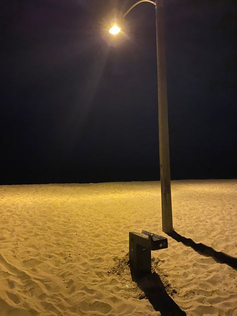 Scary Liminal Spaces, Abandoned Beach House, Surreal Places, Creepy Landscapes, Creepy Places, Beach Night Aesthetic, Cool Wallpapers For Your Phone, Dreams Core Aesthetic, Dreamcore Aesthetic