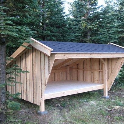 Wood Shelter Design, Pallet Sheep Shelter, Diy Outdoor Shelter, How To Make A Shelter In The Woods, Easy Shelter In The Woods, Wikiup Shelters, Shelters In The Woods, Lean To Shelter, Wilderness Survival Shelter