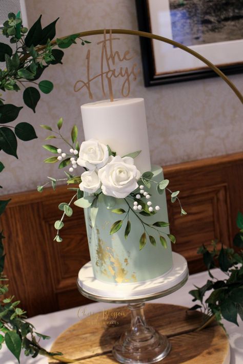 Cake Wedding Decoration, Wedding Cakes Sage Green And Gold, Sage Green Wedding Cake 2 Tier, Wedding Cake Designs Sage Green, Wedding Cake Eucalyptus Gold, Pastel Green Wedding Cake, Two Tier Sage Green Cake, Sage Green 2 Tier Cake, White Green And Gold Wedding Cake