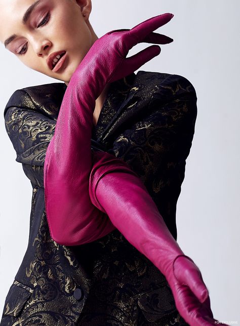 Jacket Balmain and Gloves Touché. Photo: Sam Itzhakov Pink Dress With Gloves, Gloves Editorial, Long Leather Gloves, Dress With Gloves, Elegant Gloves, Mode Editorials, Fashion Model Poses, Red Gloves, Gloves Fashion