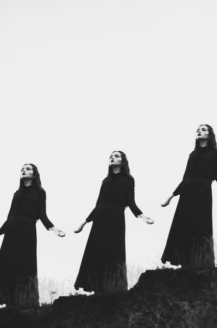 Three Women, Southern Gothic, 다크 판타지, Season Of The Witch, Witch Aesthetic, Witchy Woman, A Hill, Dark Photography, 영감을 주는 캐릭��터