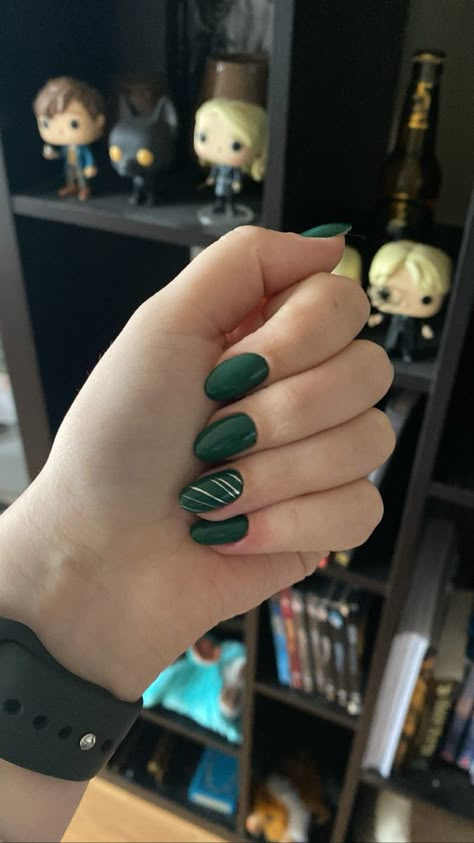 Slytherin Green Nails, Slytherin Nails Short, Simple Slytherin Nails, Harry Potter Acrylic Nails Slytherin, Harry Potter Nail Art Slytherin, Harry Potter Nails Designs Slytherin, Draco Nails, Slytherin Nails Aesthetic, Slitherin Nails