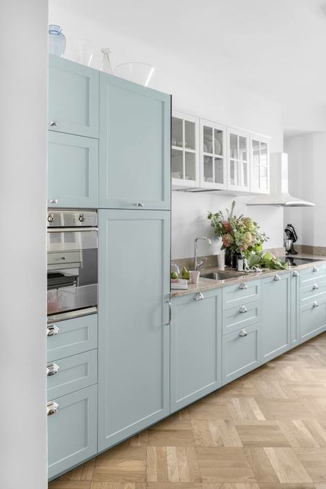 Cool mint / duck egg blue kitchen. Mix of Ikea base and bespoke front Three Color Cabinets In Kitchen, Kitchen Duck Egg Blue, Duck Egg Blue Cabinets, Egg Blue Kitchen, Duck Blue Kitchen, Mint Color Kitchen Cabinets, Duck Egg Kitchen Cabinets, Ikea Blue Kitchen, Mint Home Decor